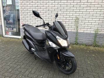 MOOIE SYM JET 14 45KM BROM 4-TAKT MAT ZWART  BJ2020 8000KM