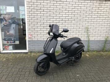 DIKKE VESPA SPRINT S 45KM BROM MAT BLACK 7800KM BJ2020 VOL