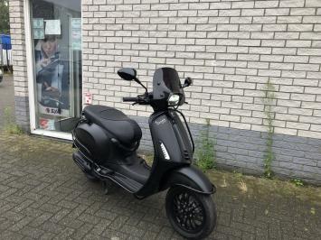 DIKKE VESPA SPRINT S 45KM BROM MAT BLACK 7800KM BJ2020 VOL