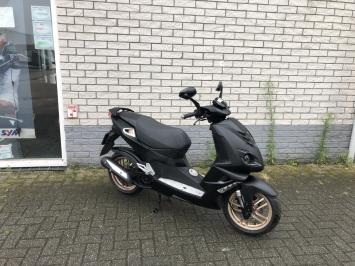 MOOIE PEUGEOT PEUGEOT SPEEDFIGHT 45KM BROM MAT ZWART BJ2017 10.000KM