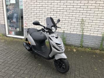 DIKKE PIAGGIO ZIP SP 45KM BROM NARDO GREY BJ2017 13000KM