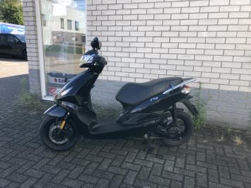 LEUKE PIAGGIO NEW FLY 45KM BROM BLACK ON BLACK BJ2012 14000KM