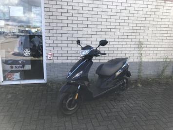 LEUKE PIAGGIO NEW FLY 45KM BROM BLACK ON BLACK BJ2012 14000KM