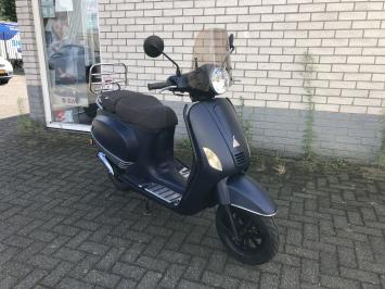 MOOIE BTC RIVA VESPA LOOK RIVA 45 OF 25 MAT BLAUW BJ2017 7000KM