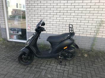 DIKKE PIAGGIO ZIP SP 45 4T BLACK ON BLACK BROM BJ2017 7.000KM