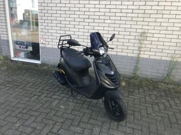 DIKKE PIAGGIO ZIP SP 45 4T BLACK ON BLACK BROM BJ2017 7.000KM