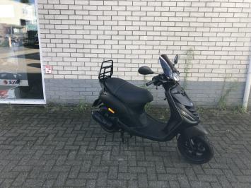 DIKKE PIAGGIO ZIP SP 45 4T BLACK ON BLACK BROM BJ2017 7.000KM