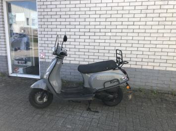 MOOIE BTC RIVA VESPA LOOK RIVA 45 OF 25 NARDO GREY BJ2021 13000KM