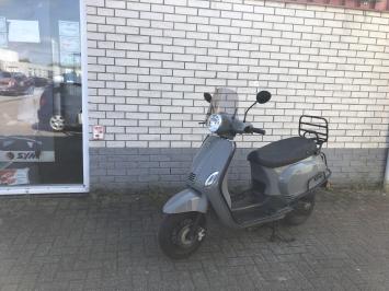 MOOIE BTC RIVA VESPA LOOK RIVA 45 OF 25 NARDO GREY BJ2021 13000KM