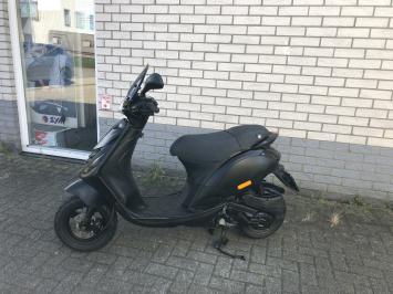 MOOIE PIAGGIO ZIP SP 45 4-TAKT MAT zwart  BROM  BJ2010 10.000KM 