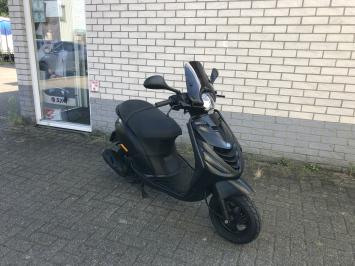 MOOIE PIAGGIO ZIP SP 45 4-TAKT MAT zwart  BROM  BJ2010 10.000KM 