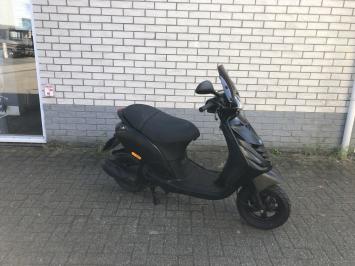 MOOIE PIAGGIO ZIP SP 45 4-TAKT MAT zwart  BROM  BJ2010 10.000KM 