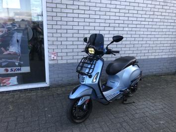 DIKKE VESPA SPRINT S 45KM BROM SPECIAL 7000KM BJ2020