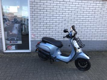 DIKKE VESPA SPRINT S 45KM BROM SPECIAL 7000KM BJ2020