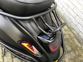 DIKKE VESPA SPRINT S 45KM BROM MAT ZWART BJ2019 8000KM 4T