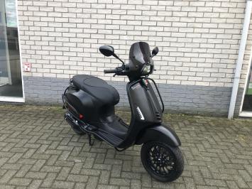 DIKKE VESPA SPRINT S 45KM BROM MAT ZWART BJ2019 8000KM 4T