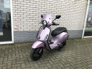 JONGE VESPA SPRINT S 25 of 45 km SPECIAL  BJ2024 1800KM