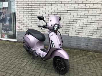 JONGE VESPA SPRINT S 25 of 45 km SPECIAL  BJ2024 1800KM