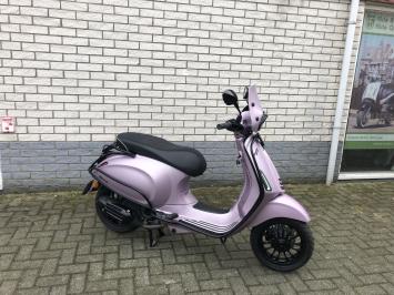 JONGE VESPA SPRINT S 25 of 45 km SPECIAL  BJ2024 1800KM