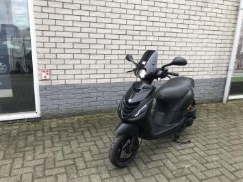 LEUKE PIAGGIO ZIP SP 45 4T MAT BLACK BROM BJ2007 11000KM