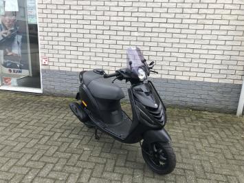 GAVE PIAGGIO ZIP SP 45 4T MAT BLACK BROM 80CC BJ2010 15000KM