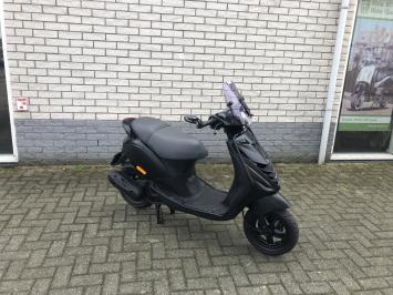 GAVE PIAGGIO ZIP SP 45 4T MAT BLACK BROM 80CC BJ2010 15000KM