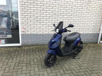 DIKKE  PIAGGIO ZIP SP 45 4T BMW BLAUW  BROM  BJ2018 8000KM