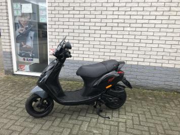 DIKKE PIAGGIO ZIP SP 45 4-TAKT MAT BLACK BROM  BJ2010 11000KM