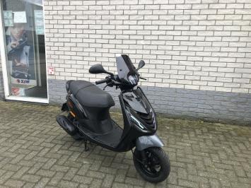 DIKKE PIAGGIO ZIP SP 45 4-TAKT MAT BLACK BROM  BJ2010 11000KM