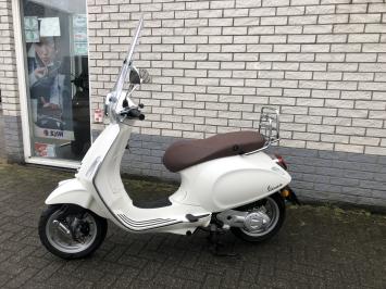 BIJNA NIEUWE VESPA PRIMAVERA 45KM BROM WIT BJ6-2024 3000KM