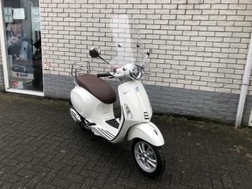 BIJNA NIEUWE VESPA PRIMAVERA 45KM BROM WIT BJ6-2024 3000KM