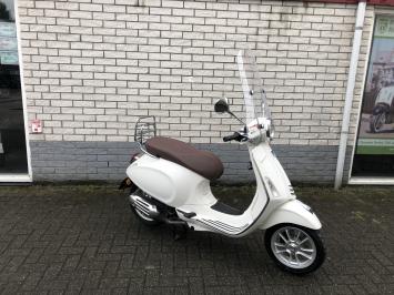 BIJNA NIEUWE VESPA PRIMAVERA 45KM BROM WIT BJ6-2024 3000KM