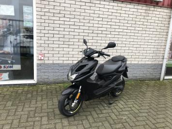 MOOIE YAMAHA AEROX R 45KM BROM 4-TAKT MAT BLACK BJ2015 7000KM