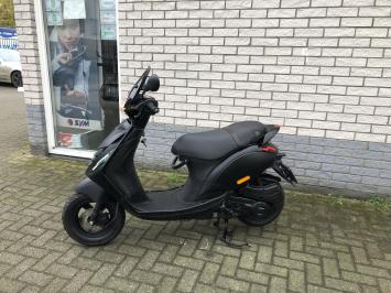 JONGE PIAGGIO ZIP SP 45 4-TAKT MAT BLACK  BROM  BJ2022 6000KM