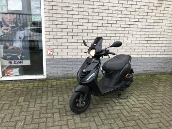 JONGE PIAGGIO ZIP SP 45 4-TAKT MAT BLACK  BROM  BJ2022 6000KM