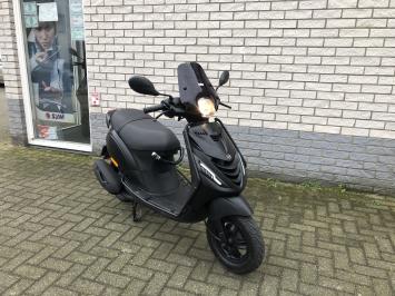 JONGE PIAGGIO ZIP SP 45 4-TAKT MAT BLACK  BROM  BJ2022 6000KM