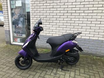 DIKKE PIAGGIO ZIP SP 45KM 4-TAKT BROM PAARS BJ2016 9000KM