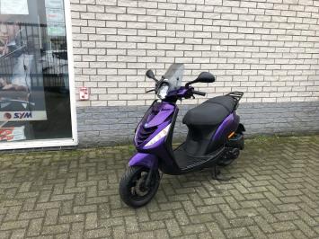 DIKKE PIAGGIO ZIP SP 45KM 4-TAKT BROM PAARS BJ2016 9000KM