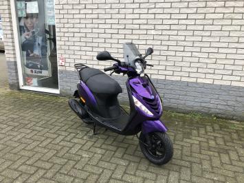 DIKKE PIAGGIO ZIP SP 45KM 4-TAKT BROM PAARS BJ2016 9000KM