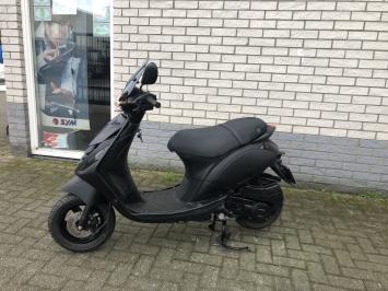 GAVE PIAGGIO ZIP SP 45KM BROM MAT BLACK BJ 2019 6000KM