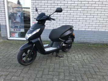 MOOIE PEUGEOT KISBEE 45KM BROM BLACK EDITION BJ2020 11000KM