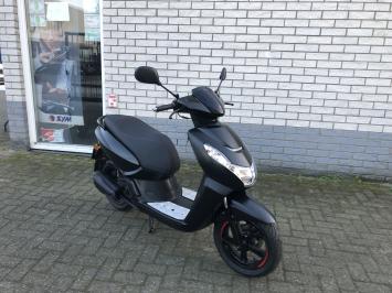 MOOIE PEUGEOT KISBEE 45KM BROM BLACK EDITION BJ2020 11000KM