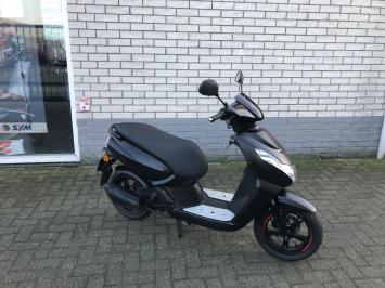 MOOIE PEUGEOT KISBEE 45KM BROM BLACK EDITION BJ2020 11000KM