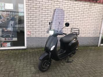 JONGE VESPA LOOK AGM RIVA 45KM BROM ZWART BJ2024 249KM