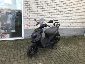 LEUKE  PIAGGIO ZIP SP 45 4-TAKT MAT ZWART BROM BJ2008 9000KM