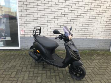 LEUKE  PIAGGIO ZIP SP 45 4-TAKT MAT ZWART BROM BJ2008 9000KM