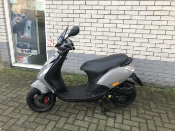 GAVE PIAGGIO ZIP SP 45 4-TAKT NARDO GREY BROM BJ2016 8000KM