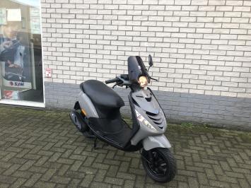 GAVE PIAGGIO ZIP SP 45 4-TAKT NARDO GREY BROM BJ2016 8000KM