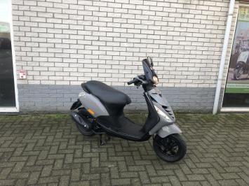 GAVE PIAGGIO ZIP SP 45 4-TAKT NARDO GREY BROM BJ2016 8000KM