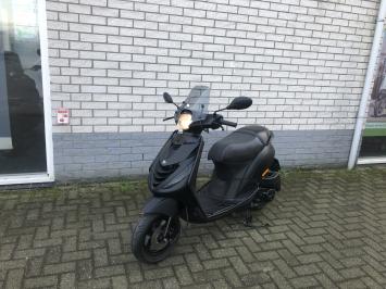 GAVE PIAGGIO ZIP SP 45 4-TAKT MAT ZWART BROM BJ2013 14000KM